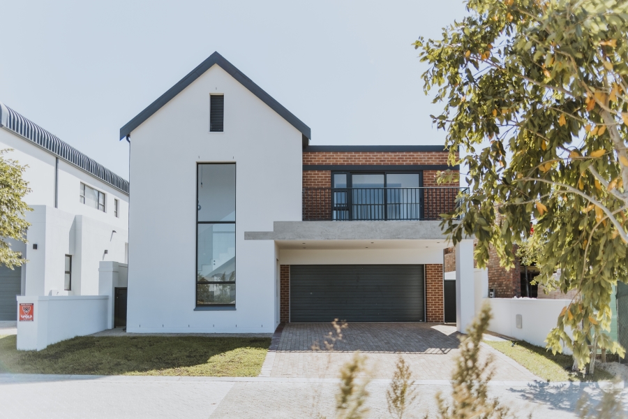 4 Bedroom Property for Sale in Lemoenkloof Western Cape